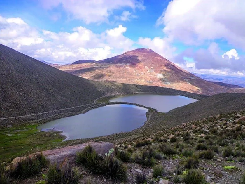 Figura 3: Laguna de San Ildefonso en la serranía del Kari Kari, Bolivia. Fuente.