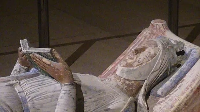 La efigie de Leonor de Aquitania en la abadía de Fontevraud. Fuente