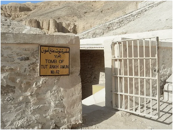 Figura 3: Entrada a la tumba de Tutankhamon. Fuente.