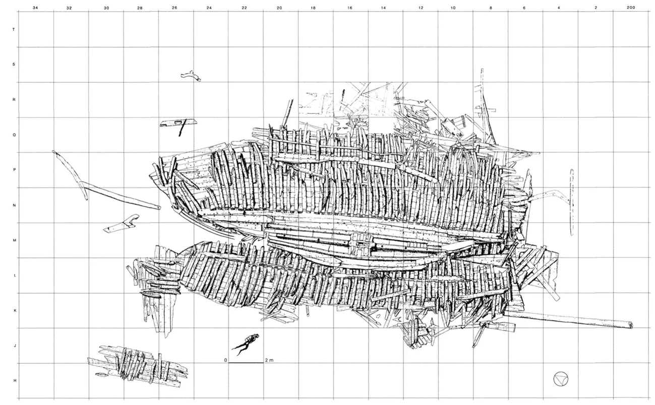 Figura 4. Plano de la estructura del casco. (Dibujo: P. Waddell and drafting team, Parks Canada, The Underwater Archeology of Red Bay; 24M-84-101-7).