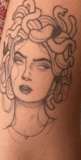 Figura 3. Tatuaje de Medusa, MH Tattoo. Fuente propia.