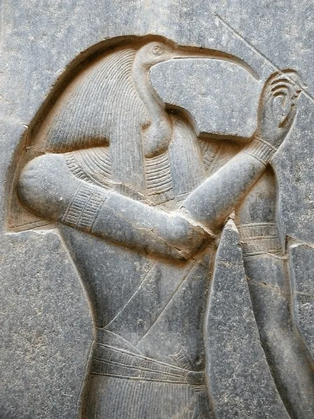 Figura 1. Bajorrelieve de Thot en el templo de Luxor. Fuente.