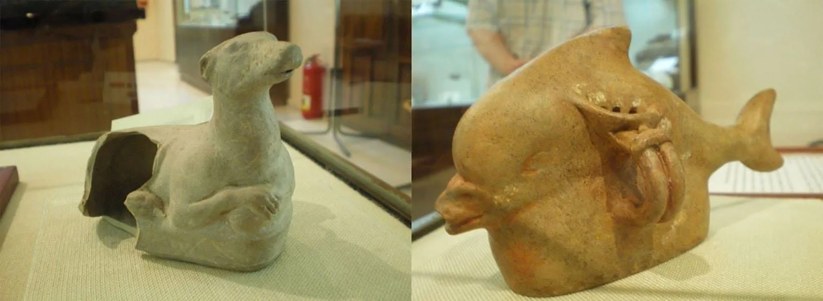 Figura 1.a) Biberón con forma de perro. Fuente: Abel Marco Freixa. / Figura 1.b) Biberón con forma de delfín. Fuente:&nbsp; Abel Marco Freixa.