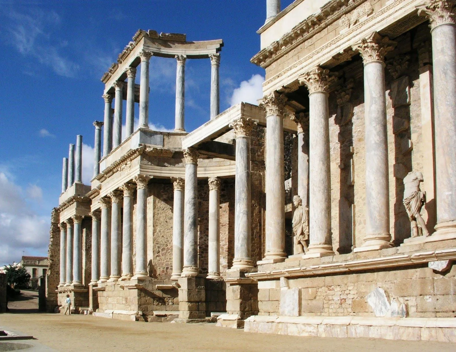 Imagen 2. Teatro romano de Mérida (Cáceres). Marco Agripa. Hacía el 16-15 d.C. Fuente.