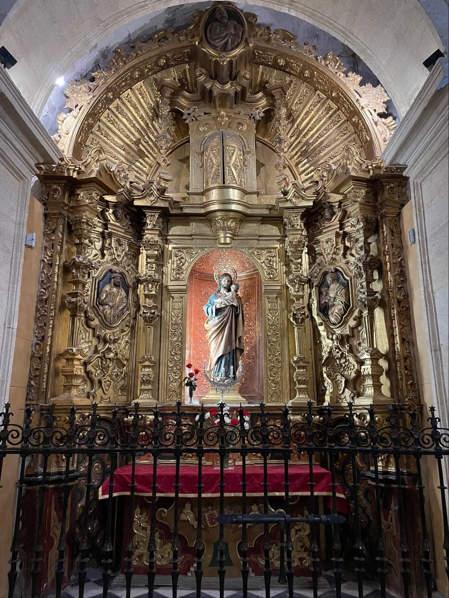Figura 1. Retablo que resguarda la imagen escultórica de San José. Fuente: la autora.