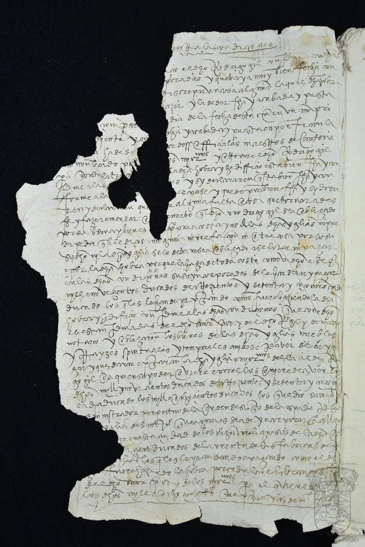 Figura 2. Contrato de obras de la Iglesia de San Bartolomé, s. XVI. Archivo catedralicio de Salamanca (signatura pl.48, f.01v) . CC-BY-NC-SA