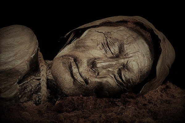 Los tres veces muertos. Momias, pantanos y rituales