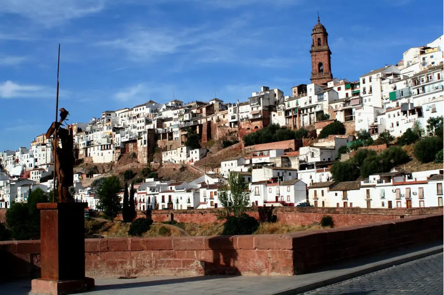 ¿Casas colgadas o casas colgantes? Caso de estudio de Montoro (Córdoba)