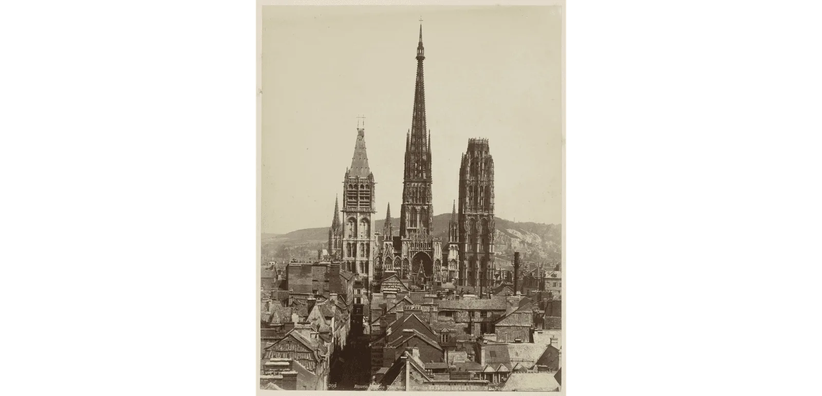 Por fin ardió la aguja de Rouen